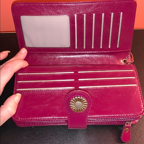 Magenta wallet/Wristlet👛 - Picture 2 of 6